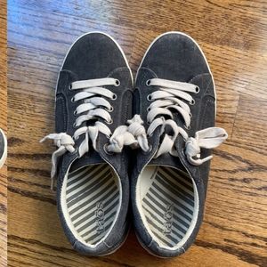 Taos Charcoal Gray /Navy Canvas Sneakers Size 7